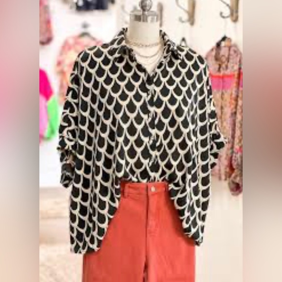 NWOT EE Some Black and Cream Patterened Oversized Button Down Blouse Sz L - Picture 2 of 9